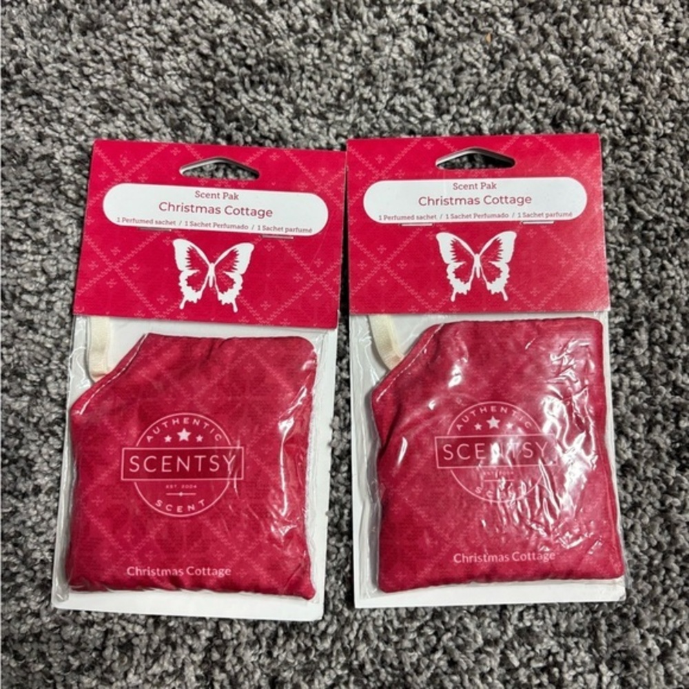 Scentsy Christmas Cottage Scent Pak in Rich Red
